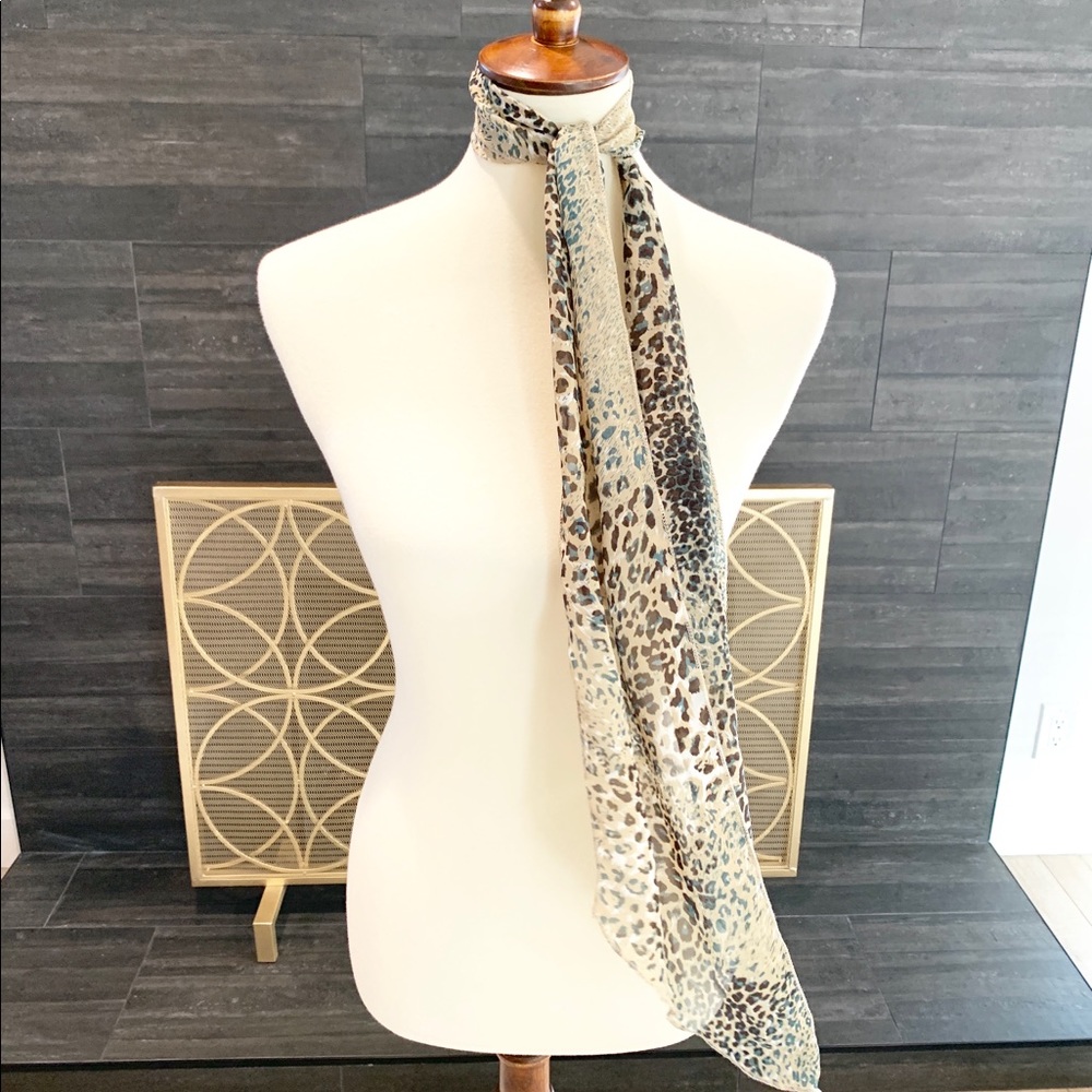 Classy Scarf - Picture 4 of 7